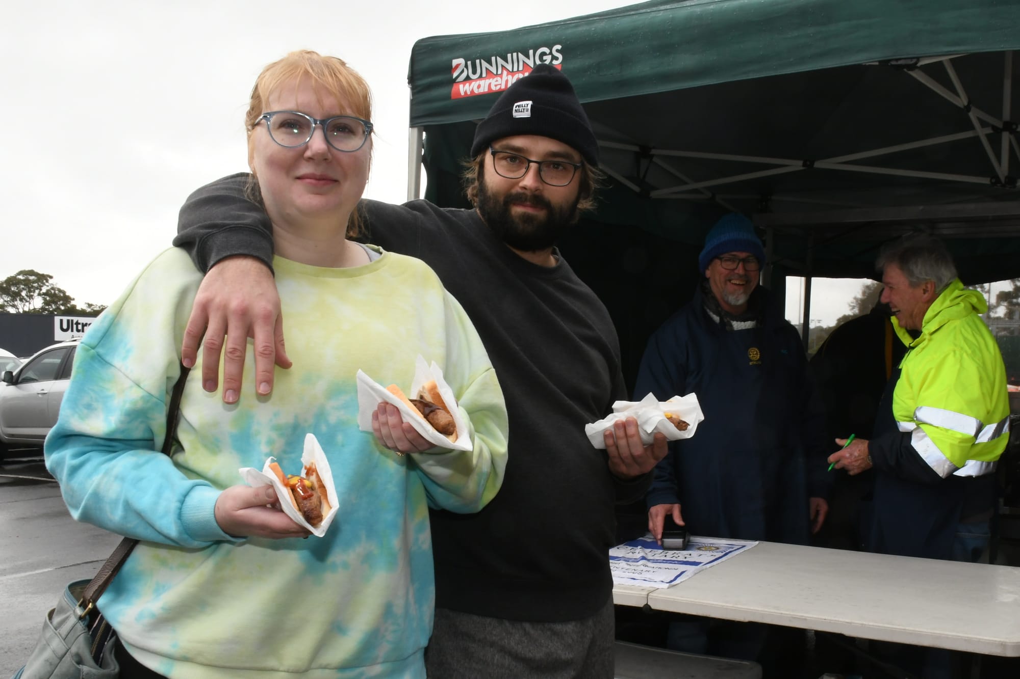 Popular sausage sizzle hits a snag