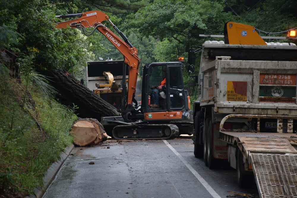 Events cancelled as wild weather lashes Hills post image