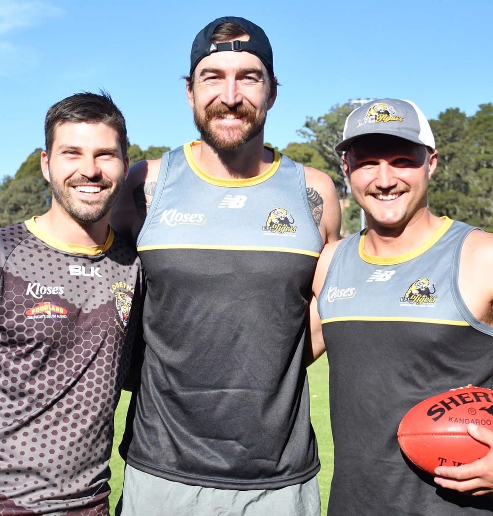 Dixon signs for Lobethal post image