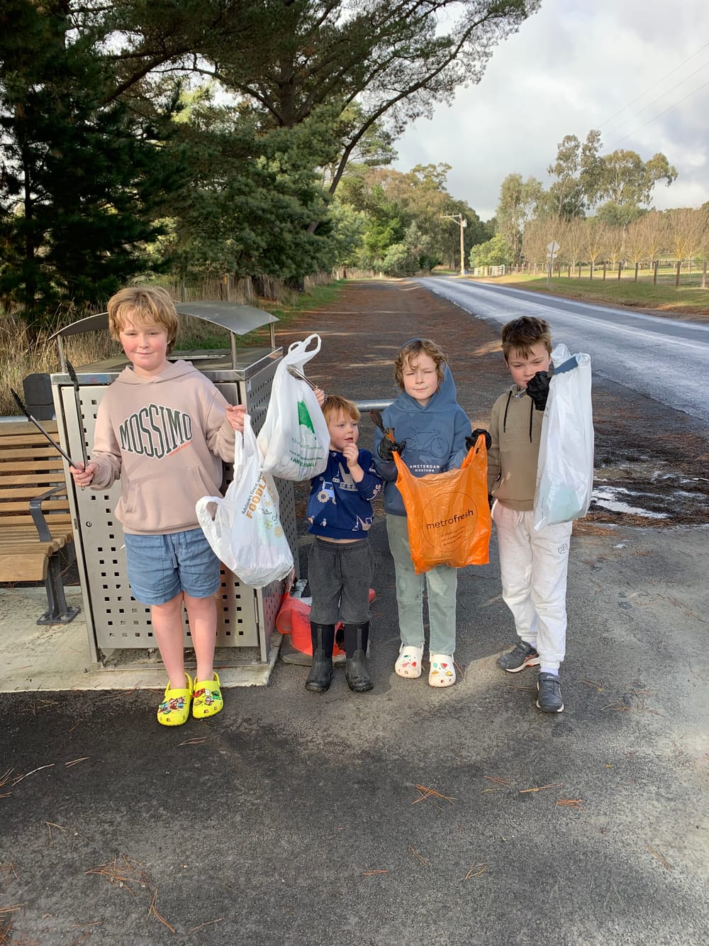 Students on holiday mission to clean up community post image