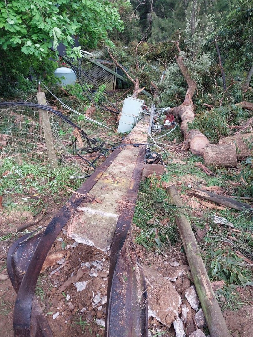 Storm leaves thousands without power post image